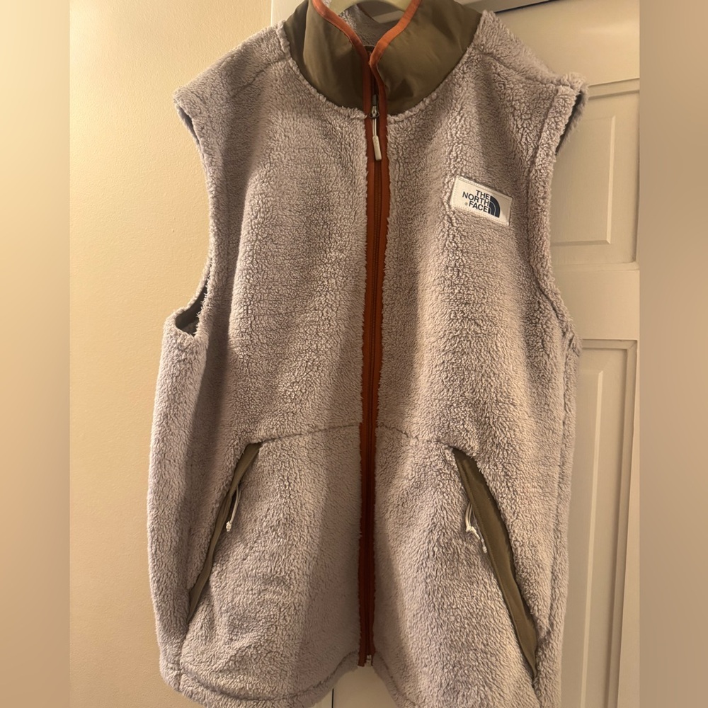 Men's North Face Sherpa Vest in Granite Bluff Tan & Botanical Garden Green